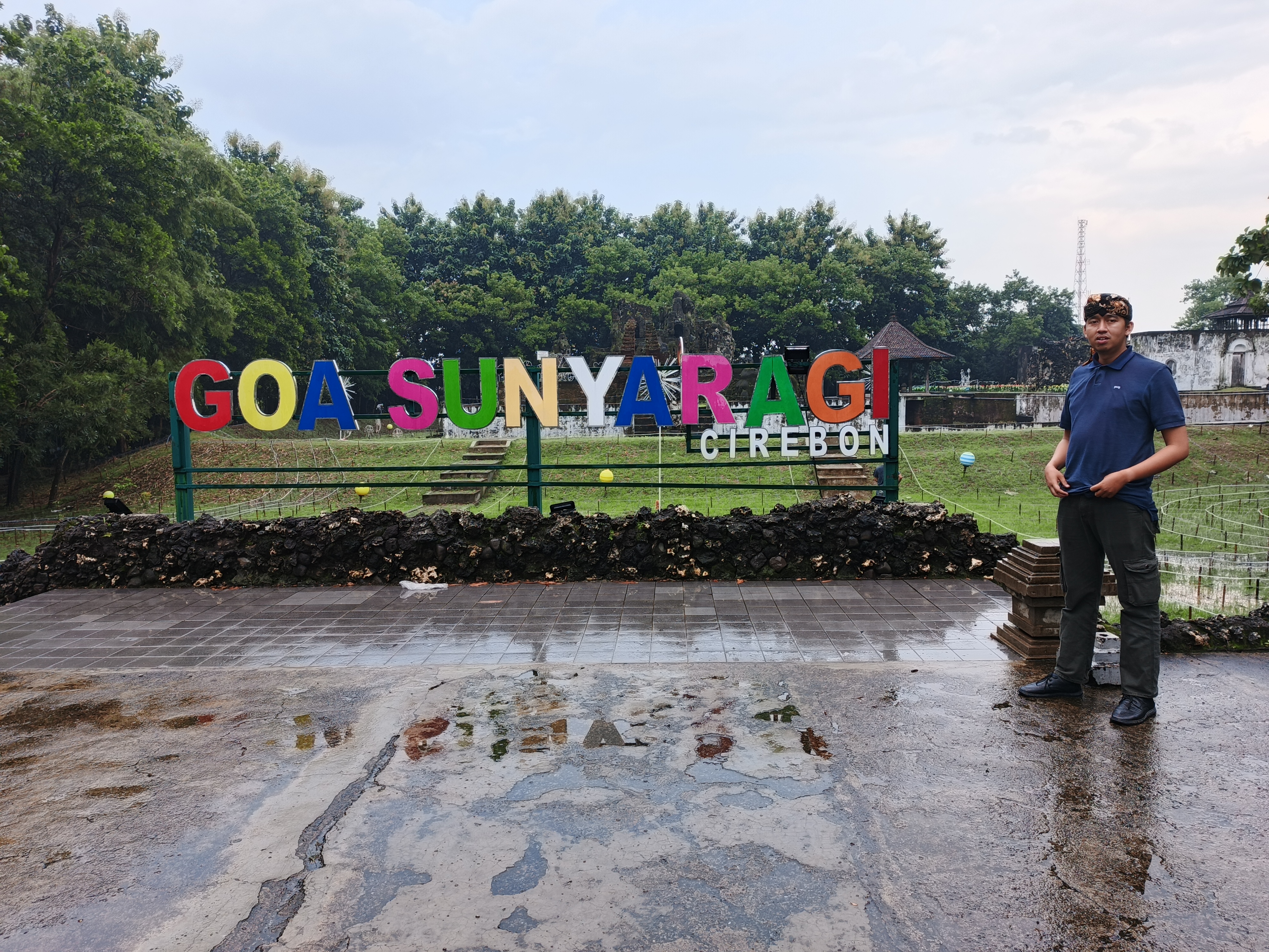 Kesultanan Diradja Airtiris Melayu Kampar Kunjungi Taman Goa Sunyaragi